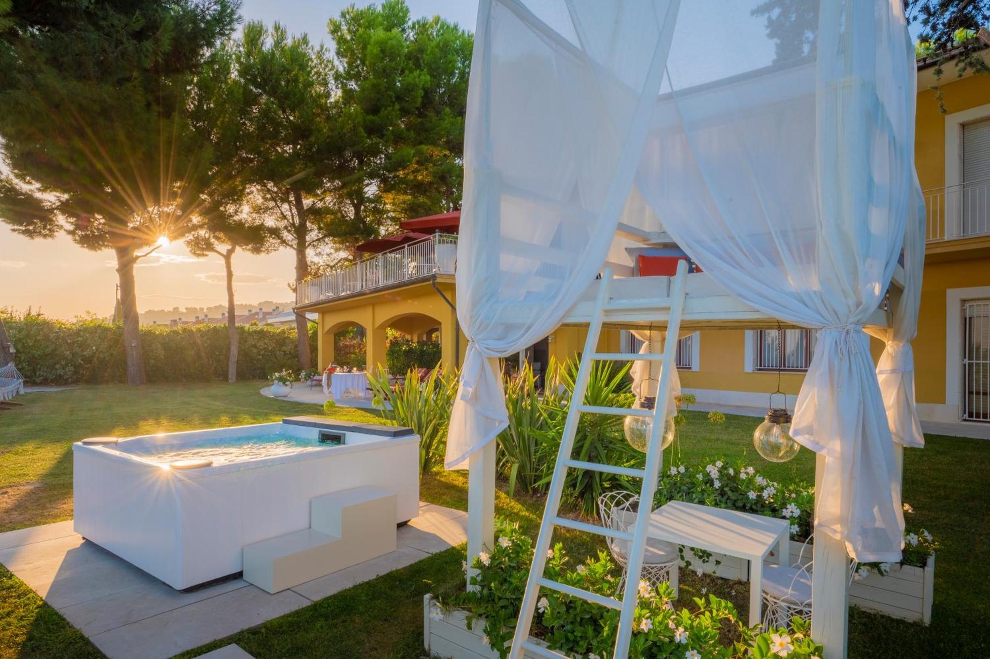 Tra Gli Alberi E Il Mare Bed & Breakfast Sirolo Exterior foto