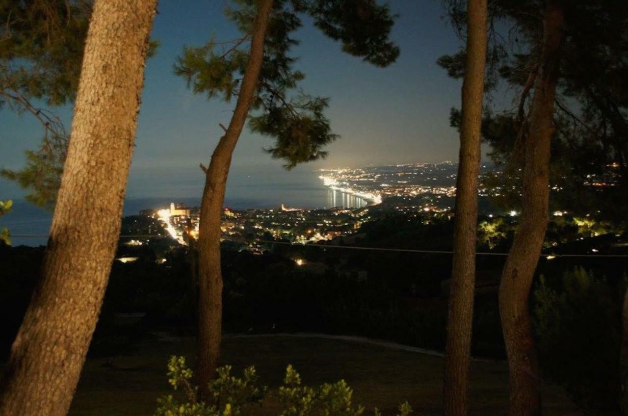 Tra Gli Alberi E Il Mare Bed & Breakfast Sirolo Exterior foto